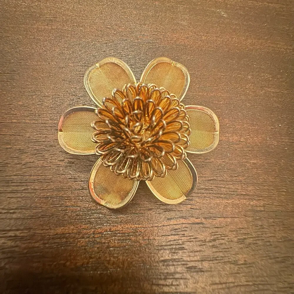 VTG Gold Tone‎ Star Burst Clip on Earrings & Brooch Flower Retro Round Studs